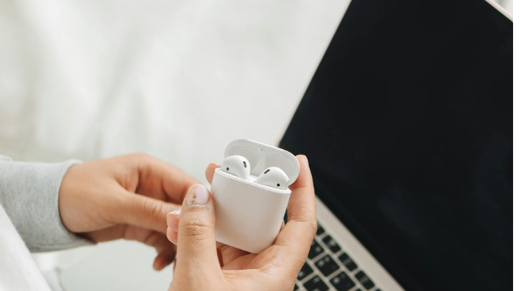 How to Clean Wireless Earbuds Safely at Home