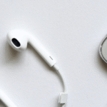 What’s The Difference Between Earphones & Earbuds