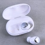 Difference Between Earbuds and Headphones Explained