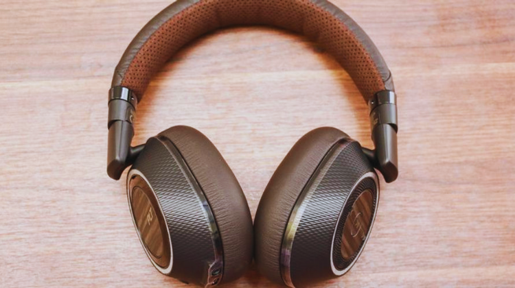 How Does a Noise-Cancelling Headphone Work