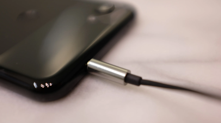 What Could Be The Reason For The Headphone Jack Not Working On A Smartphone