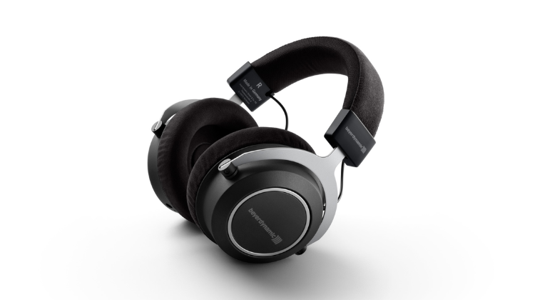 Wired Or Wireless Headphones For Travel