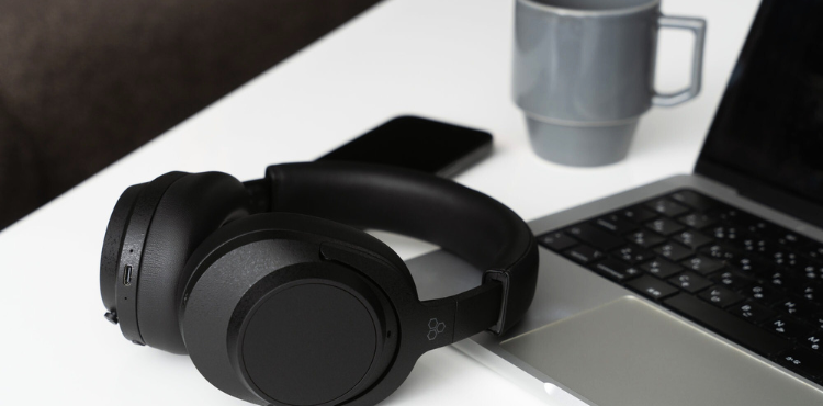Final UX5000 Wireless Headphones Review